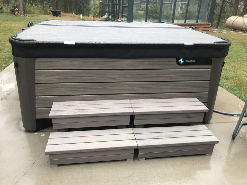 Brand new Hot Springs hot tub with easy assist lid added September 2018!