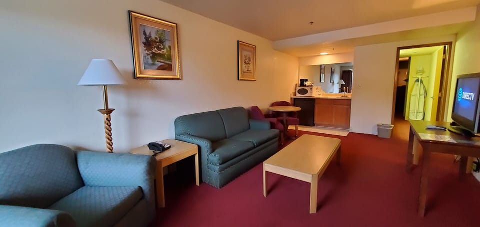 Executive Kitchenette Suite, 1 King Bed, 2 Queen Bed with Sofa Bed, Non Smoking | Desk, laptop workspace, iron/ironing board, free WiFi