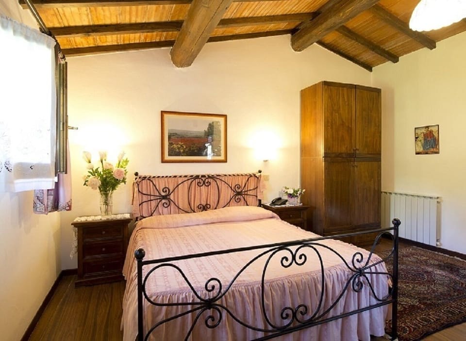 Double Room Single Use | Minibar, desk, WiFi (free), bed sheets