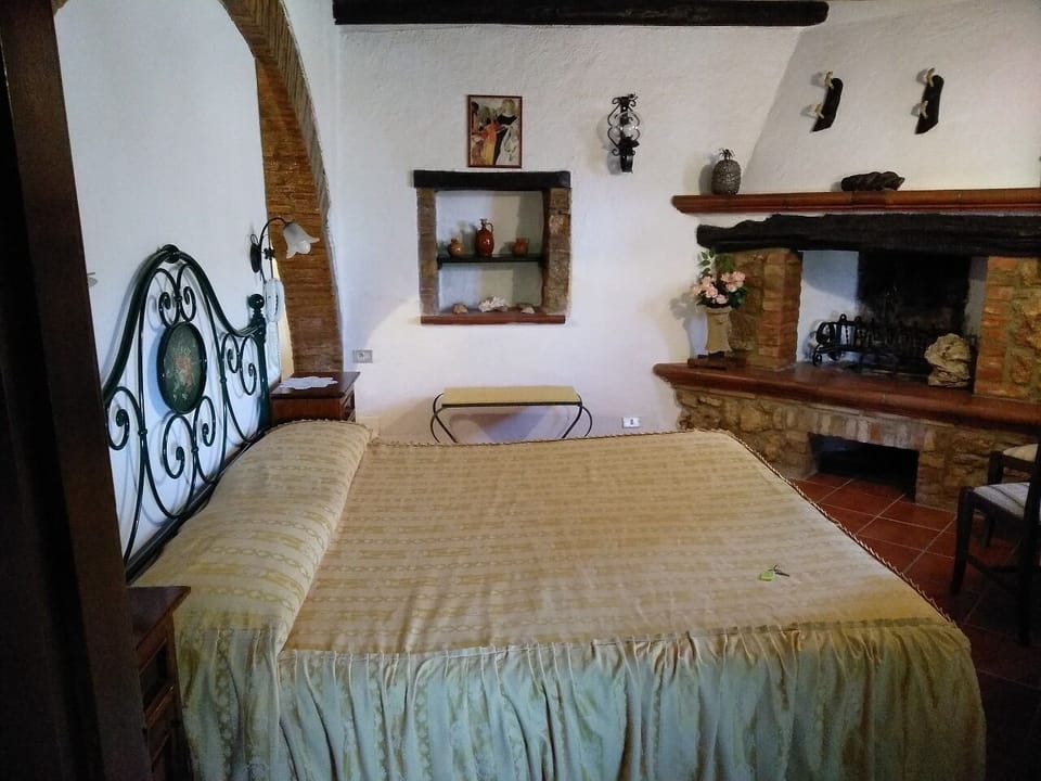 Superior Double Room, 1 Queen Bed, Non Smoking | Minibar, desk, WiFi (free), bed sheets