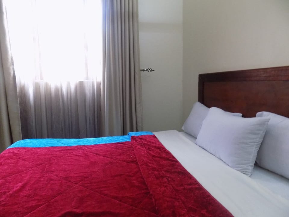 Family Room, Non Smoking | Desk, free WiFi, bed sheets