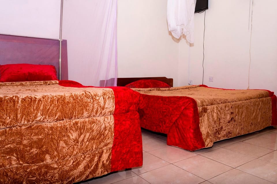 Family Room, Non Smoking | Desk, free WiFi, bed sheets