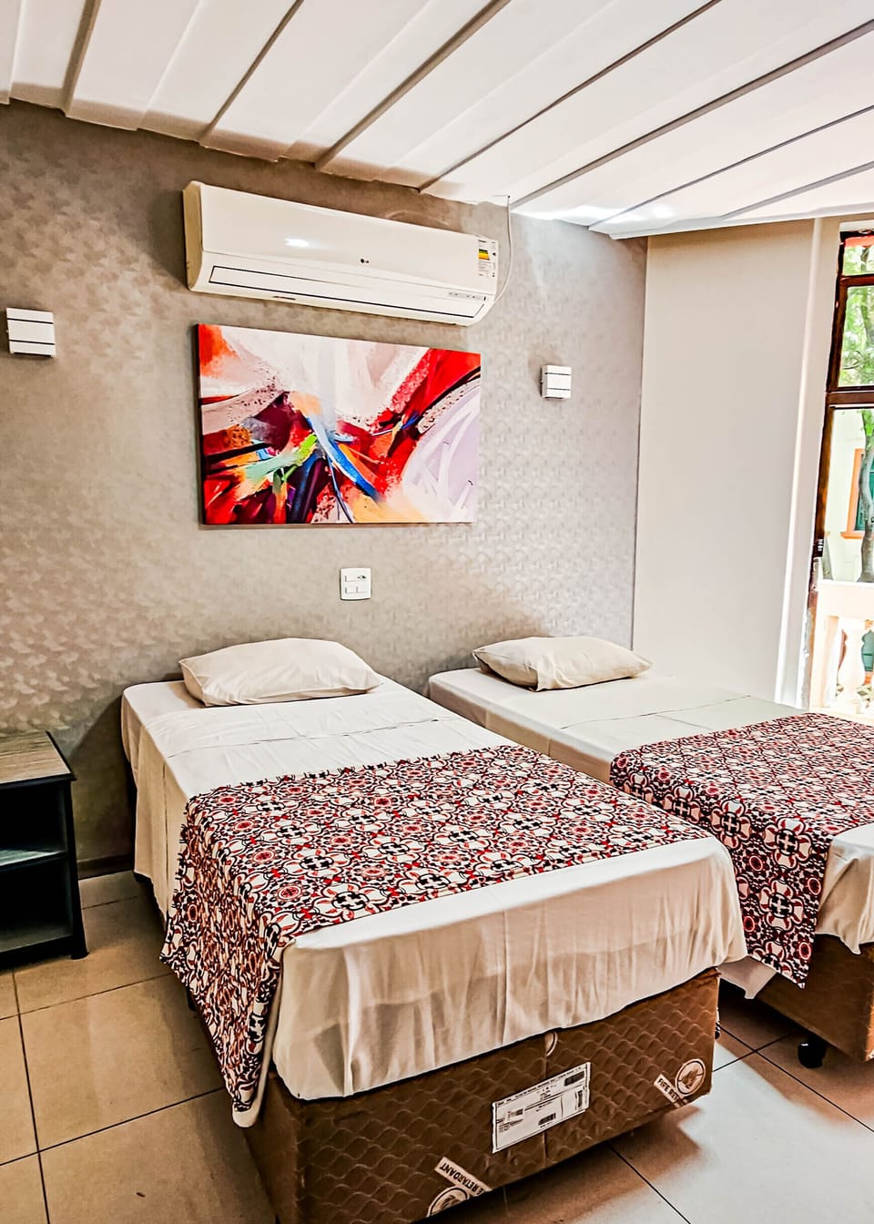 Standard Twin Room | Minibar, in-room safe, rollaway beds, free WiFi