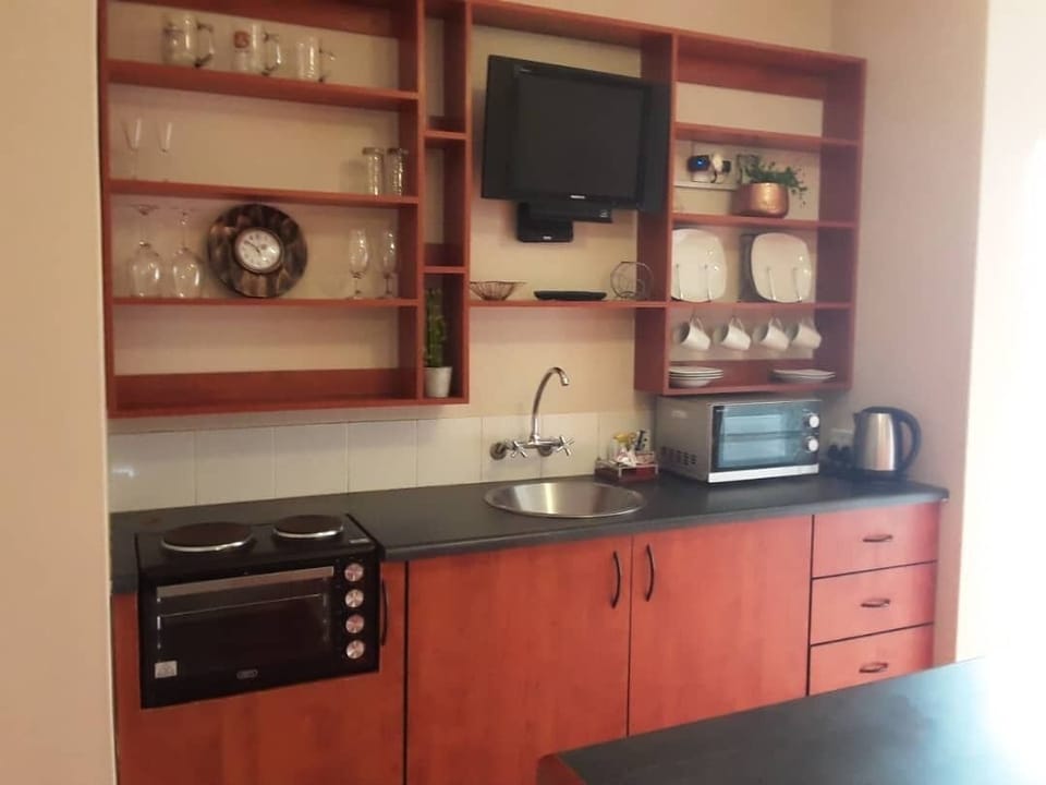 Double Room | Private kitchen | Coffee/tea maker, fridge