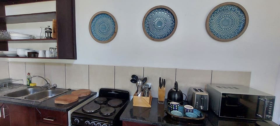 Family Cottage, 2 Bedrooms | Private kitchen | Fridge, shared microwave