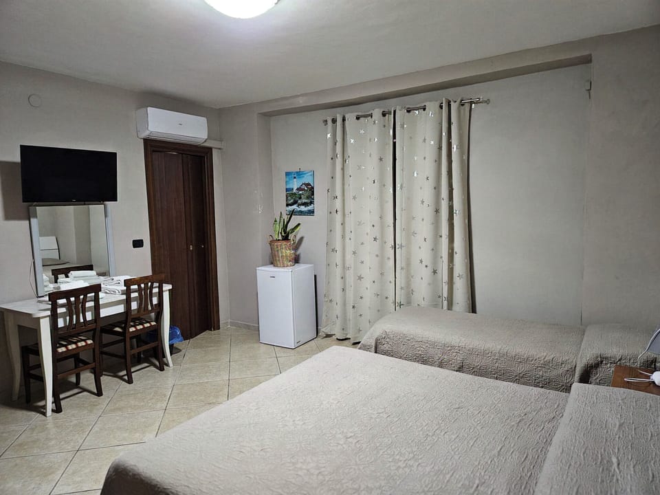 Triple Room | Premium bedding, in-room safe, desk, laptop workspace