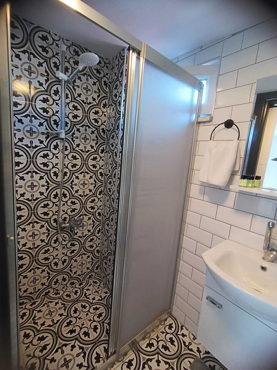 Room, Terrace | Bathroom | Shower, free toiletries, hair dryer, slippers