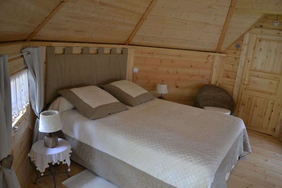 Double Room (Eglantine) | 1 bedroom, minibar, in-room safe, desk
