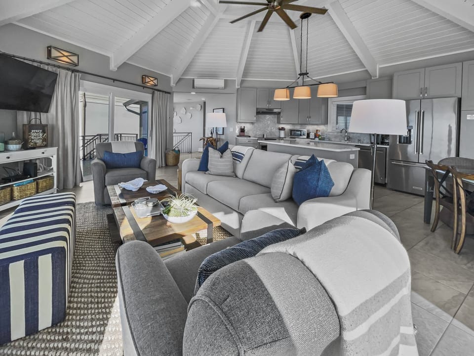 House, 5 Bedrooms | Living area