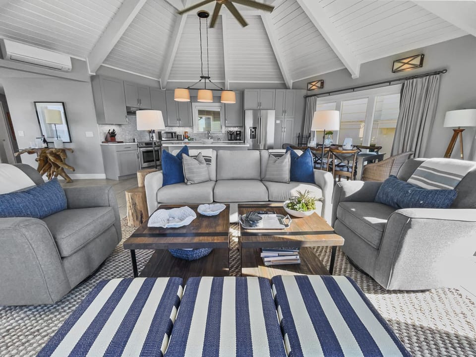 House, 5 Bedrooms | Living area