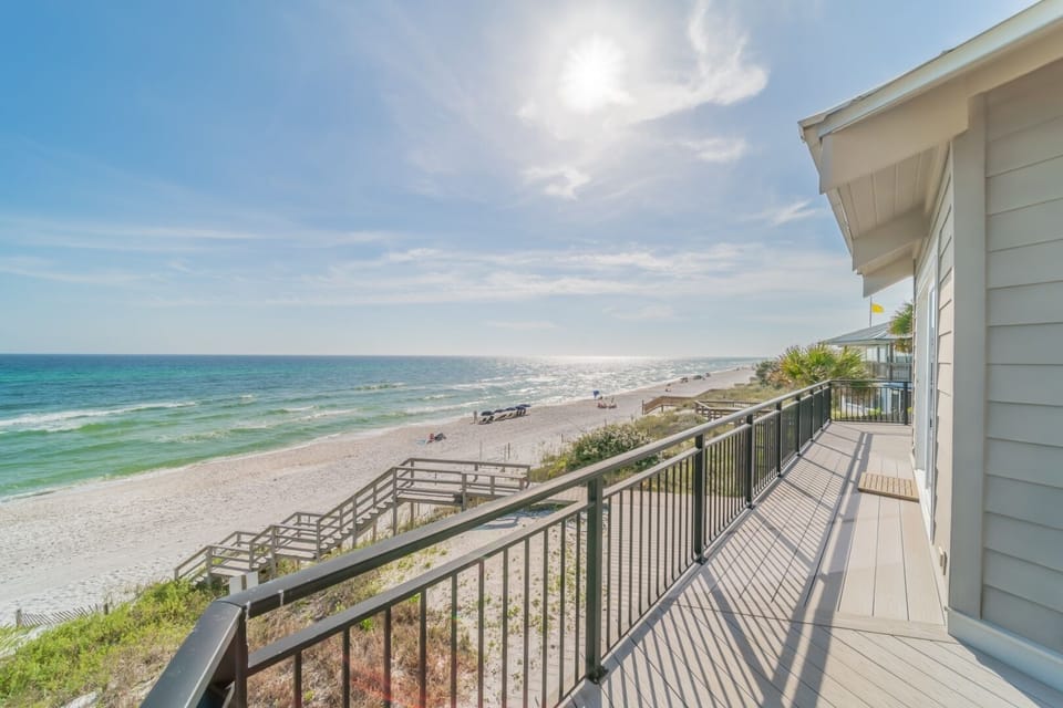 House, 5 Bedrooms | Balcony