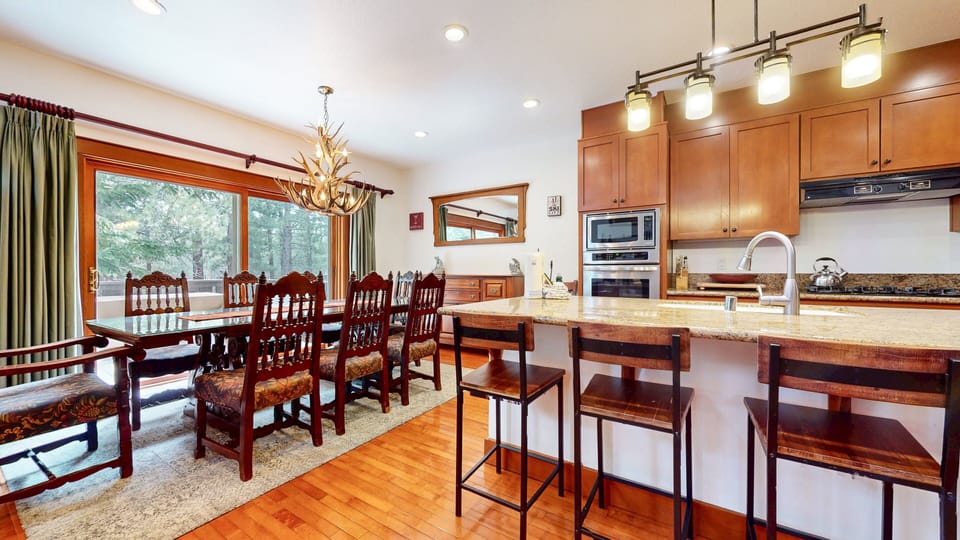 Townhome, 4 Bedrooms | Private kitchen | Fridge, microwave, oven, dishwasher
