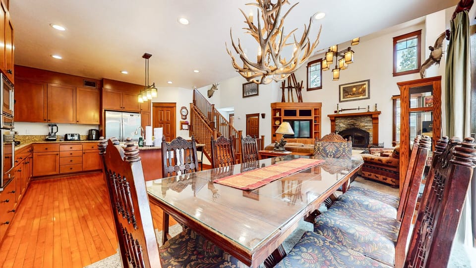 Townhome, 4 Bedrooms | Dining