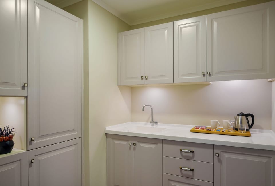 King Suite Sea View | Premium bedding, minibar, in-room safe, desk