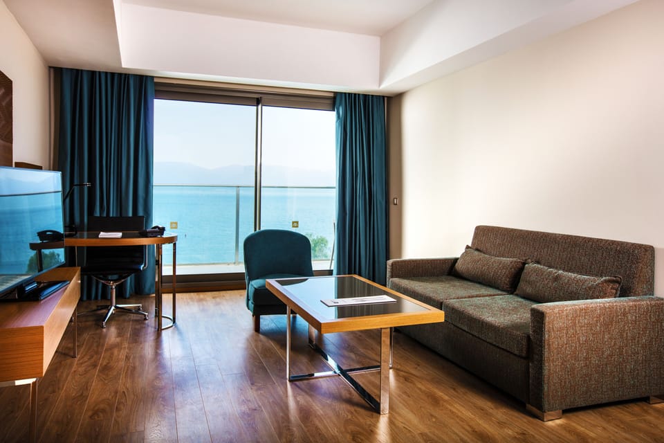 Premium bedding, minibar, in-room safe, desk