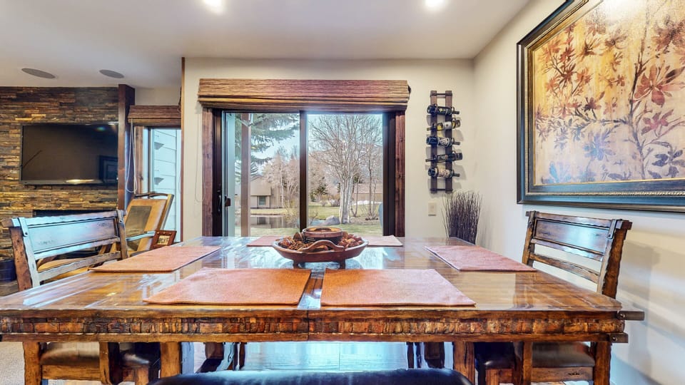 Condo, 1 Bedroom | Dining