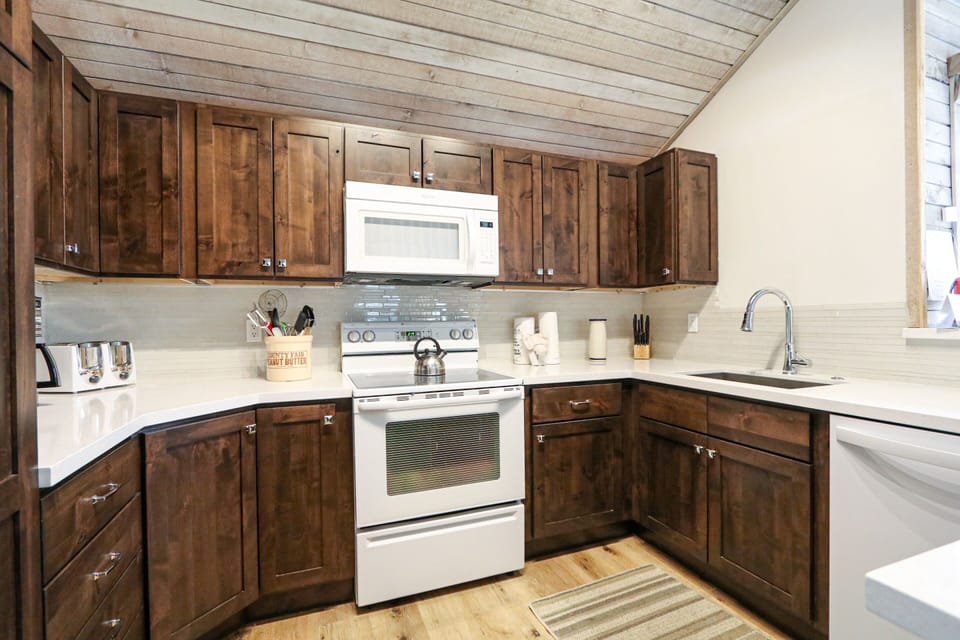 Townhome, 3 Bedrooms | Private kitchen | Fridge, microwave, dishwasher, coffee/tea maker