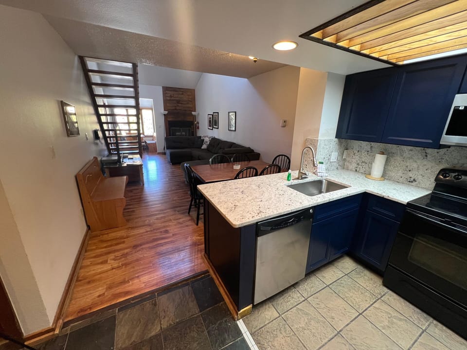 Condo, Multiple Beds (Fox Pine Lodge 4 bed 4 bath FPAF4) | Interior