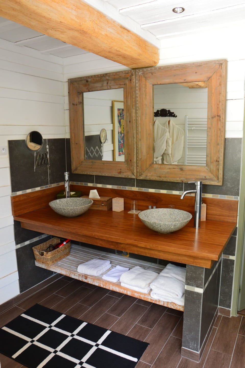 Suite (Luzerne) | Bathroom sink