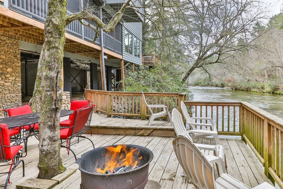 Located On The Cartecay River