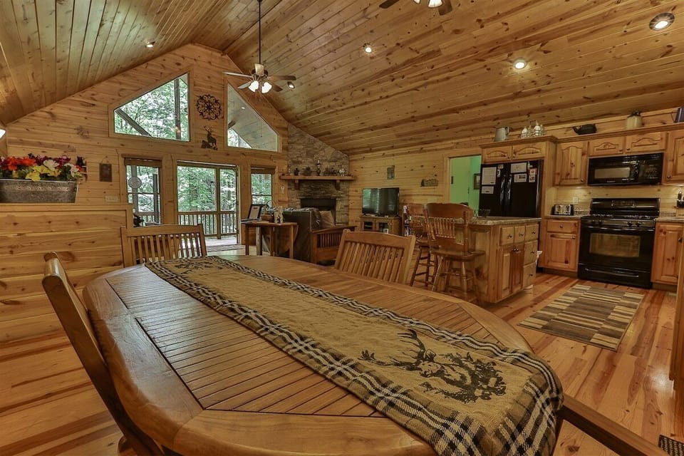 Dining room with seating for 4