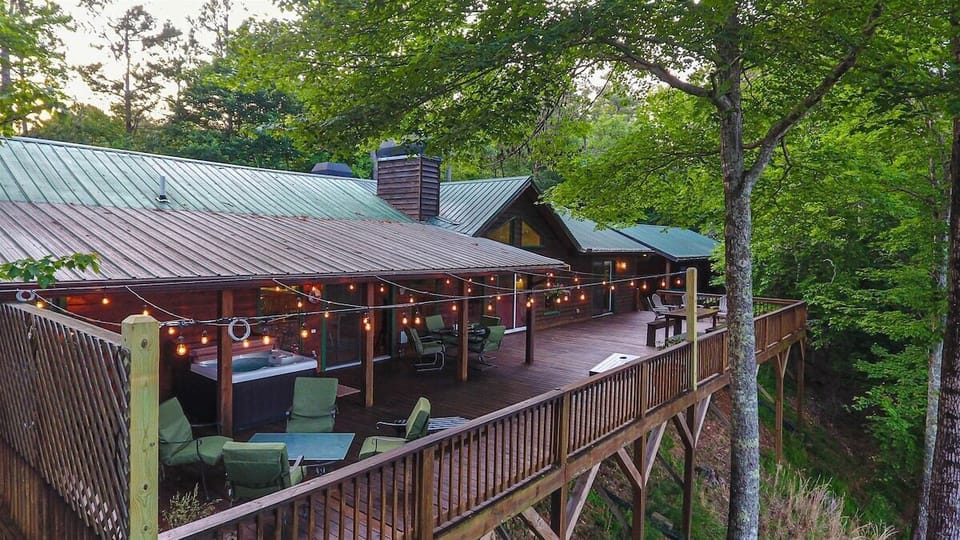 Party lights on the deck at Eagle View Lodge