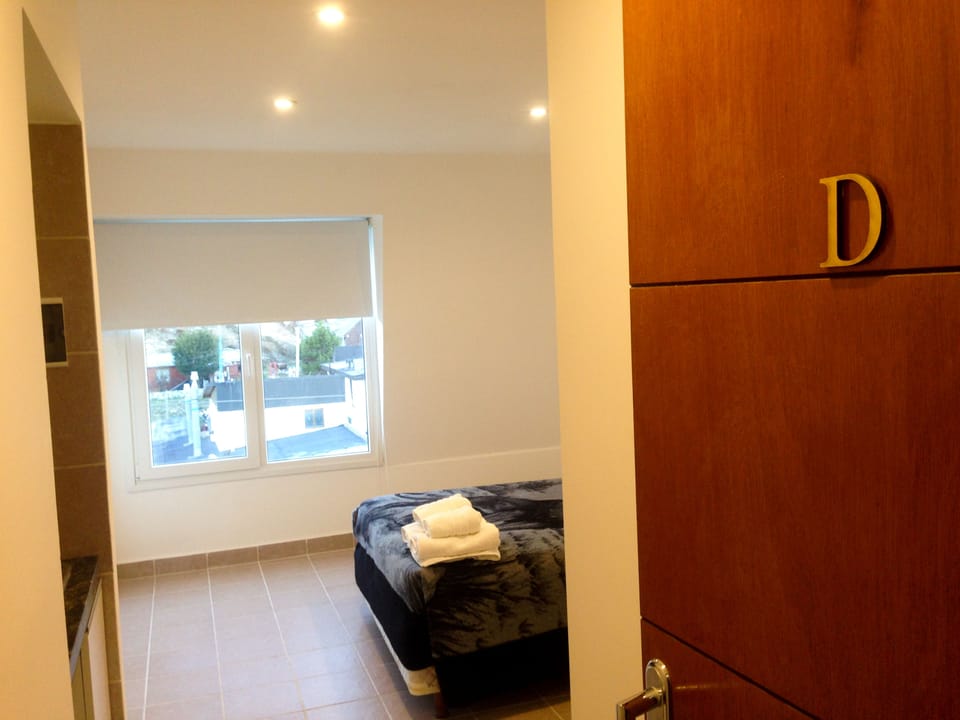 Studio | Premium bedding, desk, free WiFi, bed sheets
