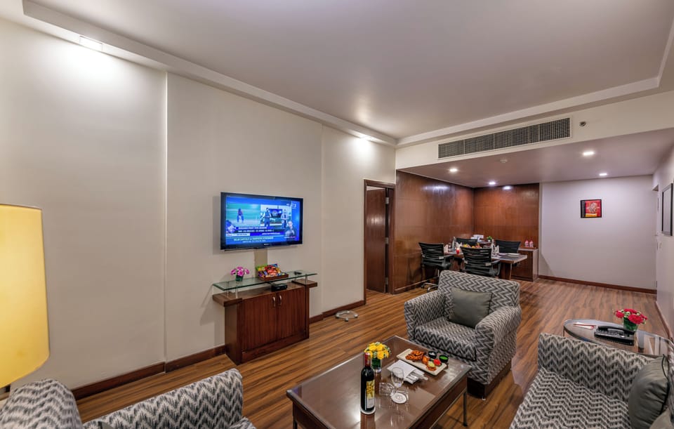 Suite | Select Comfort beds, minibar, in-room safe, free WiFi