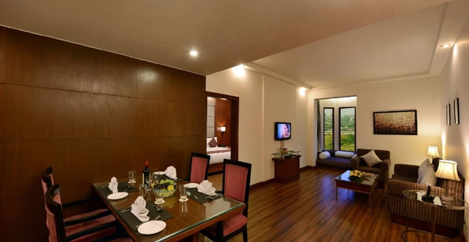 Suite | Select Comfort beds, minibar, in-room safe, free WiFi