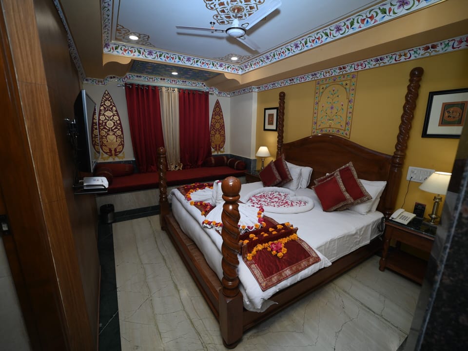 In-room safe, desk, soundproofing, iron/ironing board
