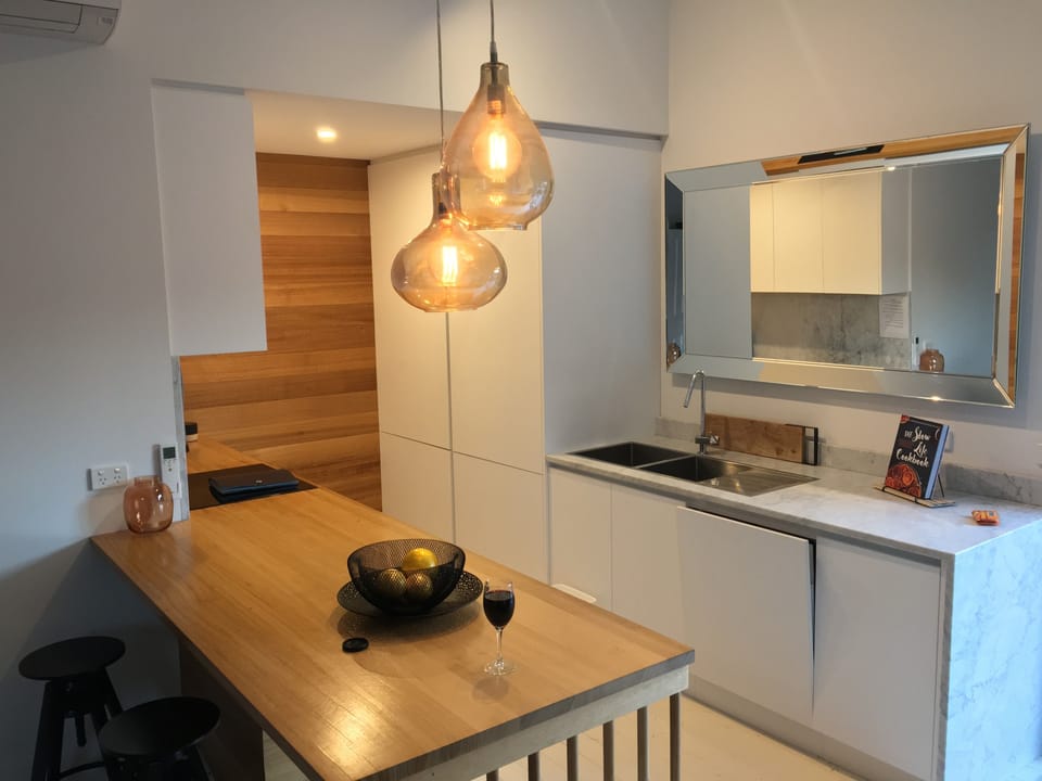 Executive House, 3 Bedrooms, Non Smoking | Private kitchen | Fridge, microwave, oven, stovetop