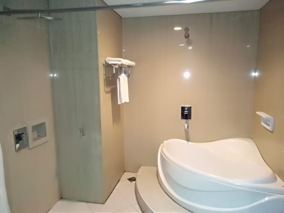 Junior Suite | Deep soaking bathtub