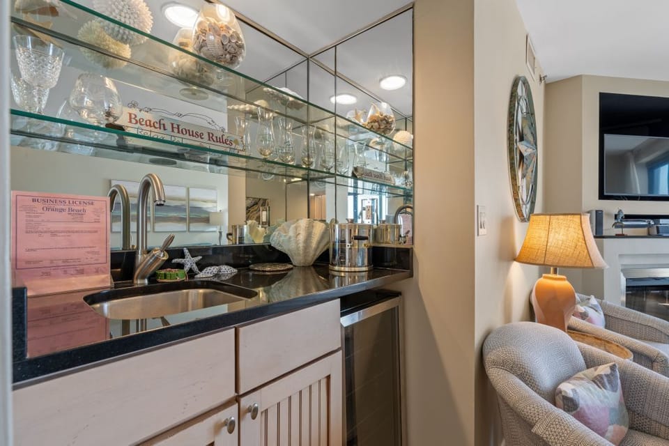 Broadmoor 304 Wet Bar