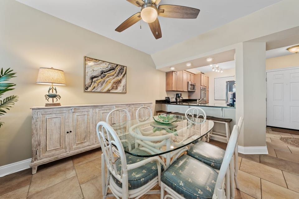 Broadmoor 304 Dining Table Seats 6