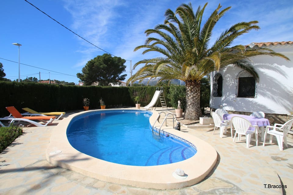 Villa Lyna - holiday house near the beach, surrounded by a pleasant terrace with garden with sun loungers and private pool
