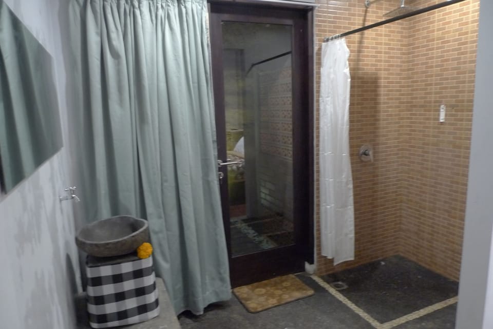Superior Double Room | Bathroom shower