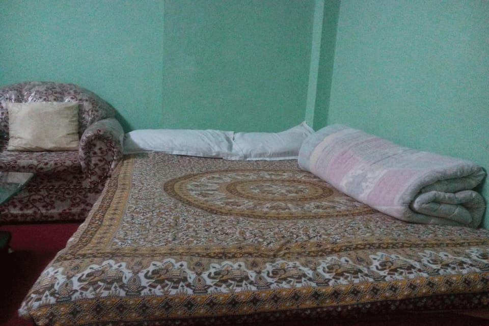 Basic Triple Room | Iron/ironing board, free WiFi