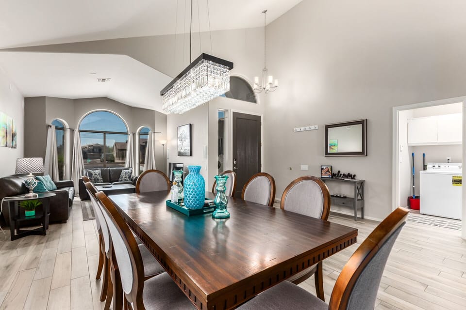 Formal Dinning Area and Entry