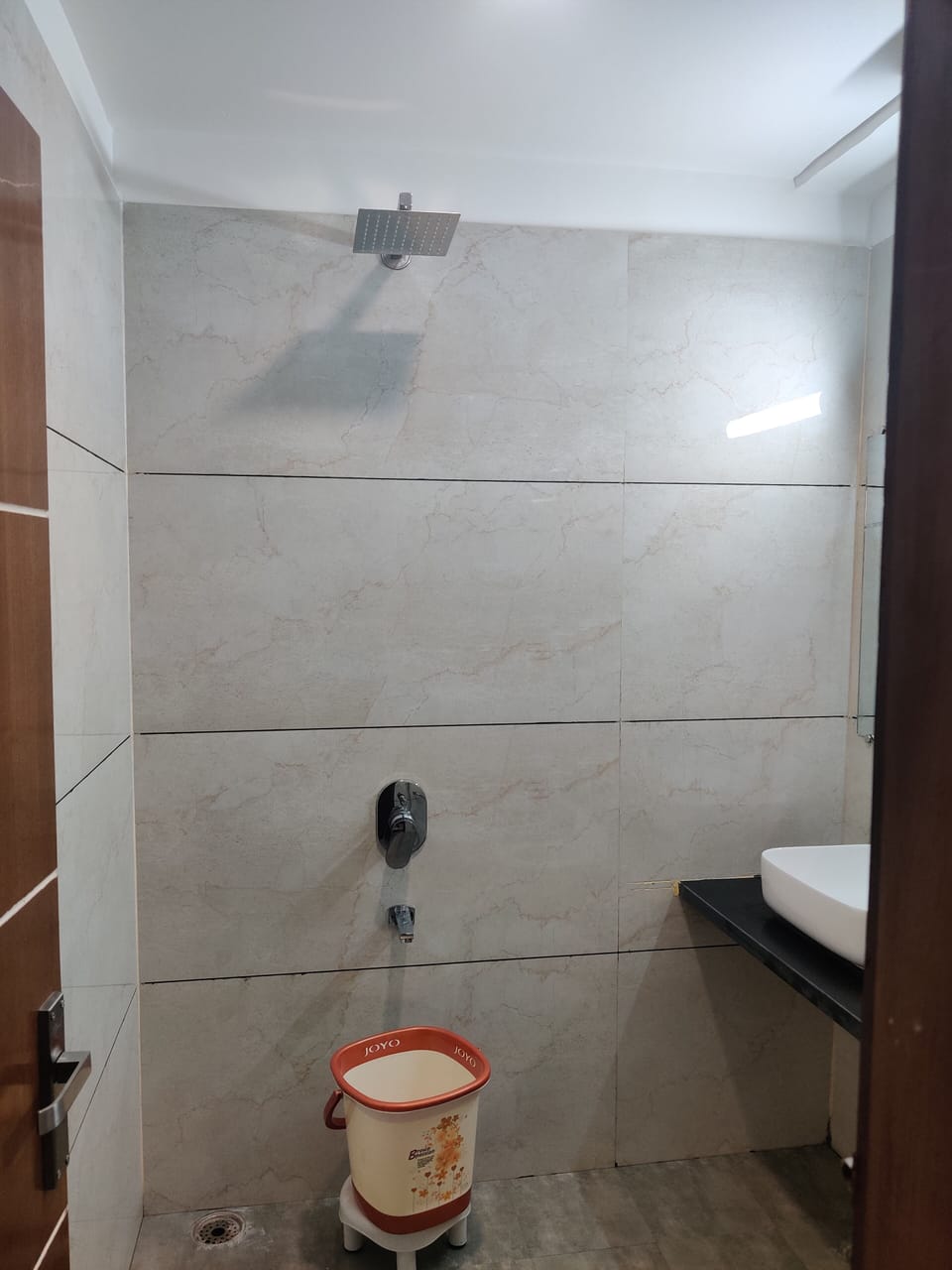 Superior Double Room, 1 King Bed, Accessible | Bathroom | Shower, rainfall showerhead, children's robes, towels