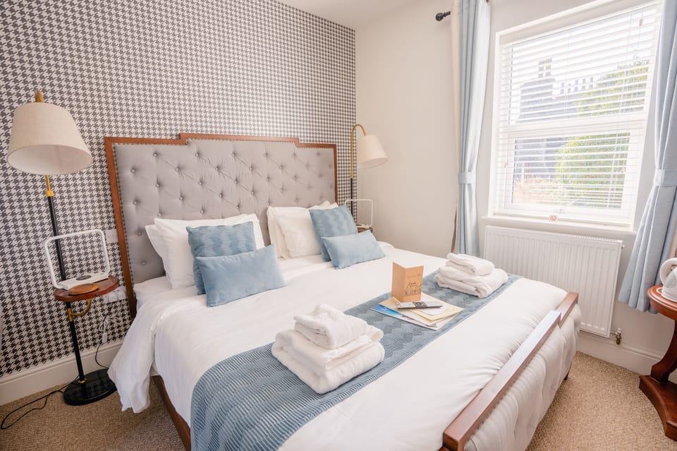 Double Room (Room 10) | Iron/ironing board, WiFi (free)