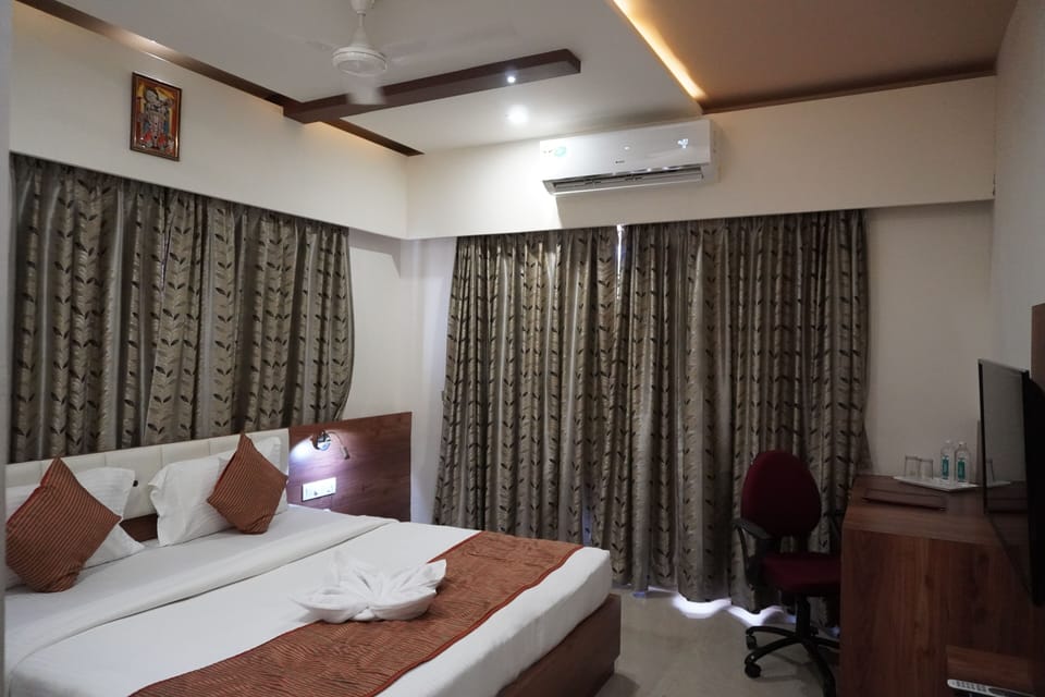 Comfort Room | 1 bedroom, individually furnished, desk, blackout drapes