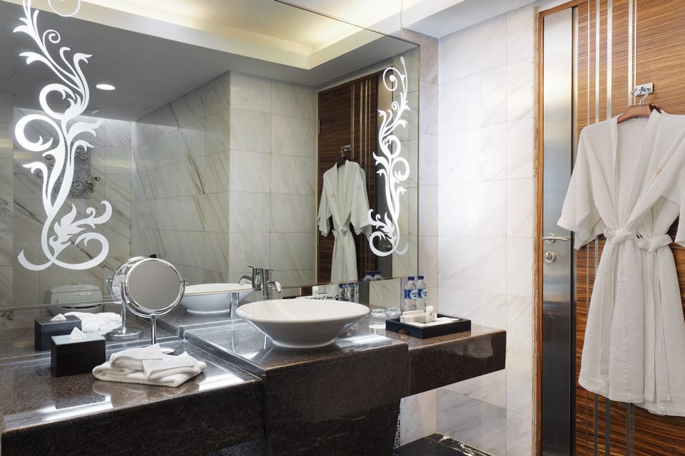 Suite | Bathroom sink