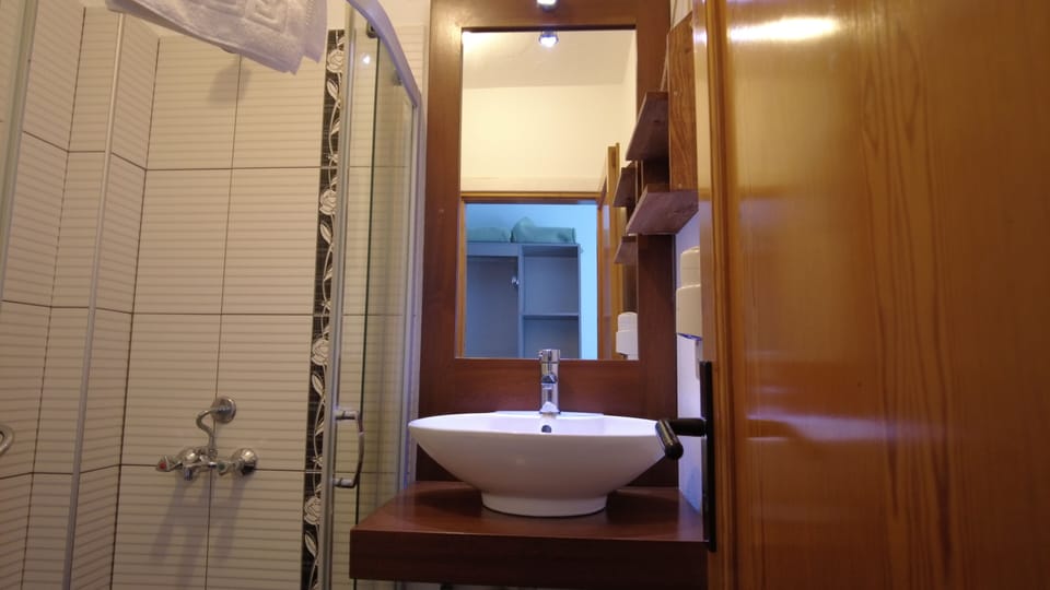 Shower, towels