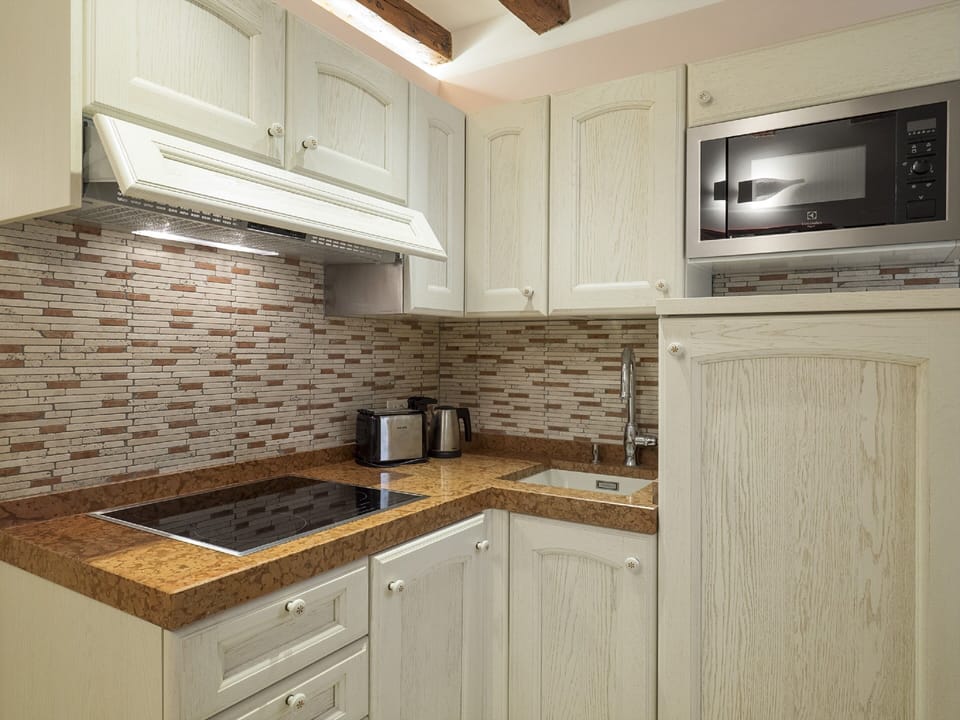 Apartment, 2 Bedrooms | Private kitchen | Fridge, microwave, stovetop, dishwasher
