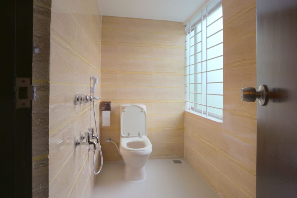 Shower, free toiletries