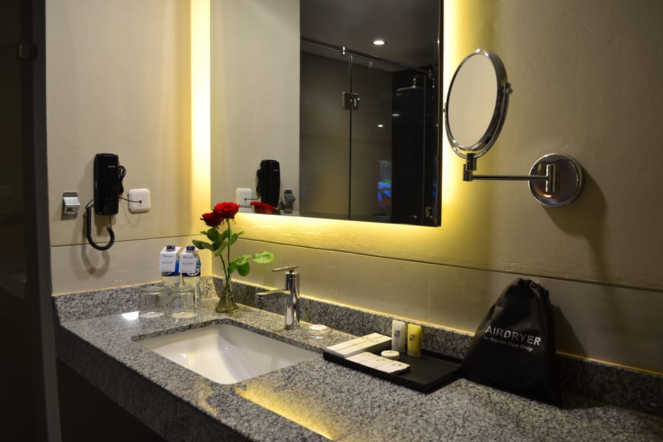 Suite | Bathroom | Shower, free toiletries, slippers, towels