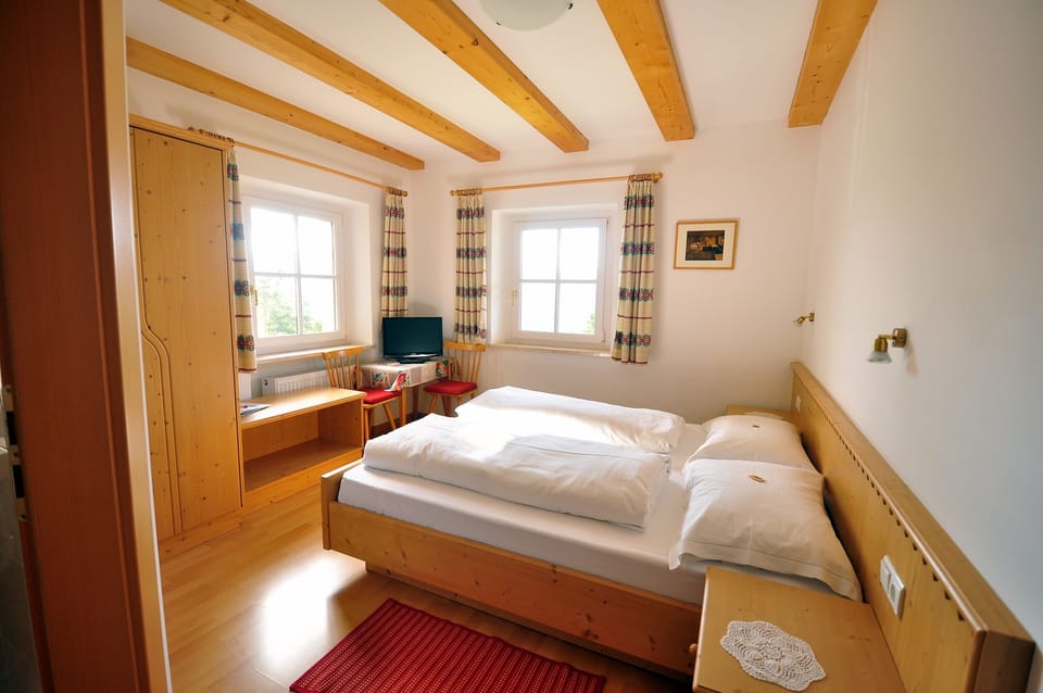 Standard Double Room | Desk, rollaway beds, free WiFi, bed sheets