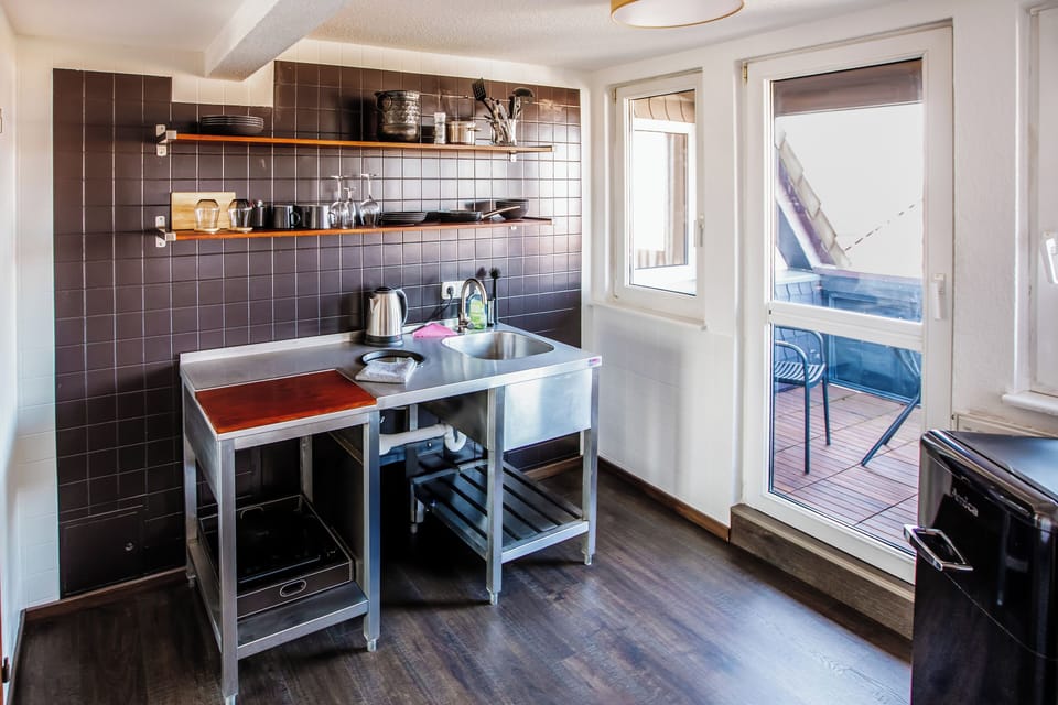 Standard Studio, 1 Bedroom, Non Smoking | Hypo-allergenic bedding available, in-room safe, desk, WiFi (free)