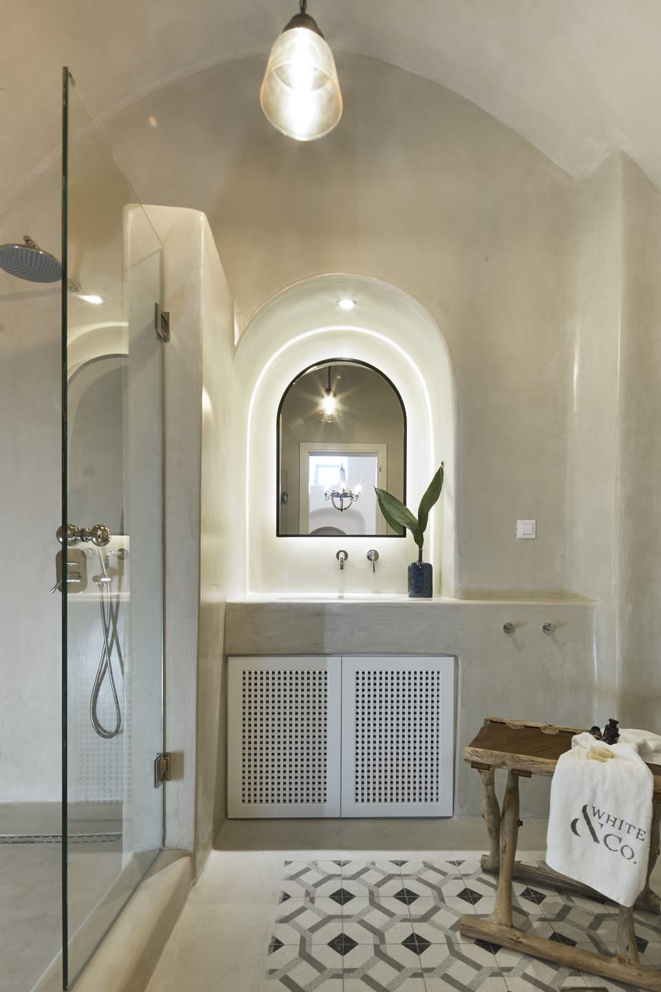 Two Bedroom Cave Suite with Outdoor Hot Tub and Panoramic View | Bathroom | Shower, jetted tub, free toiletries, hair dryer