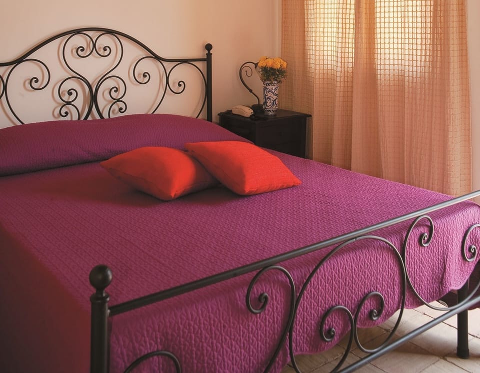 Standard Double Room | Down comforters, desk, blackout drapes, bed sheets